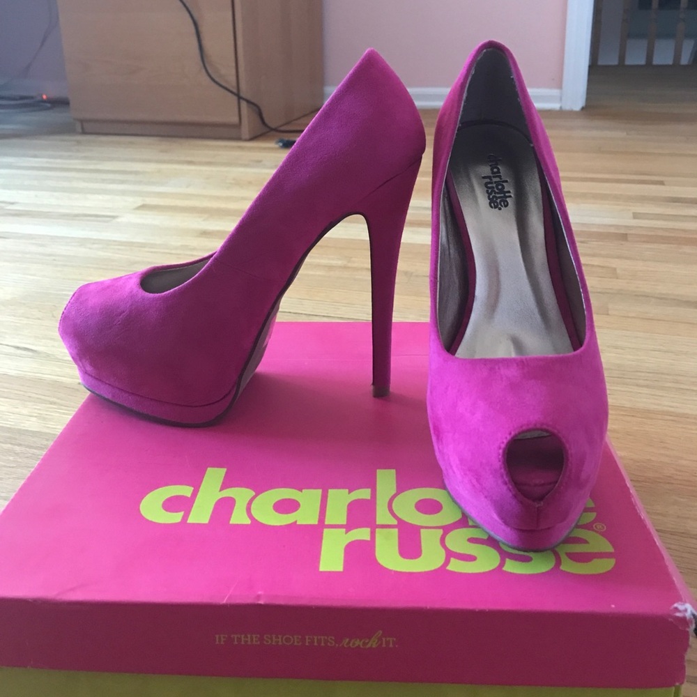 Magenta/fuschia key hole pumps
