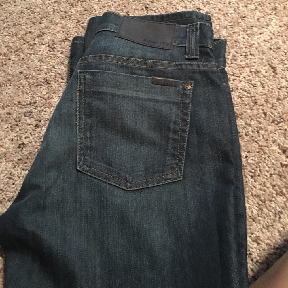 Dark wash Fidelity jeans. Size 32