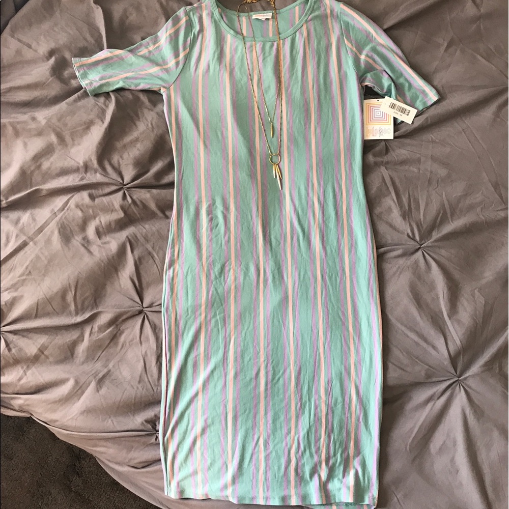 NWT lularoe Medium striped julia!