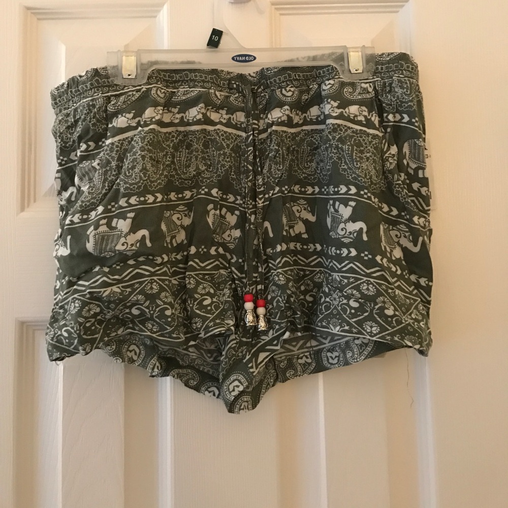 Very flowy elephant pattern short