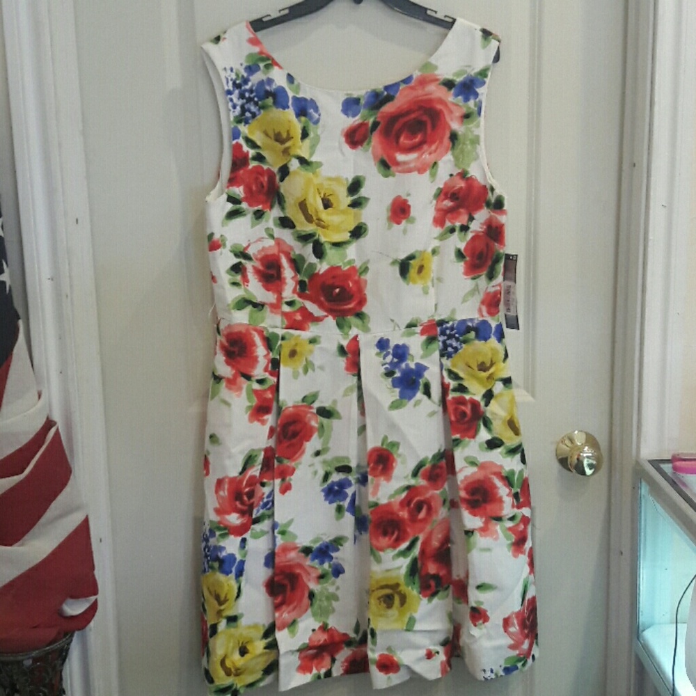Tahari Aurthur Levine wht lined floraldress sz 16