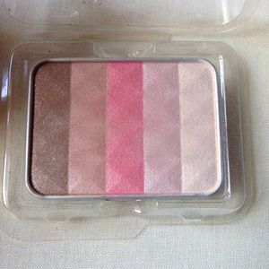 3D face powder and highlighter