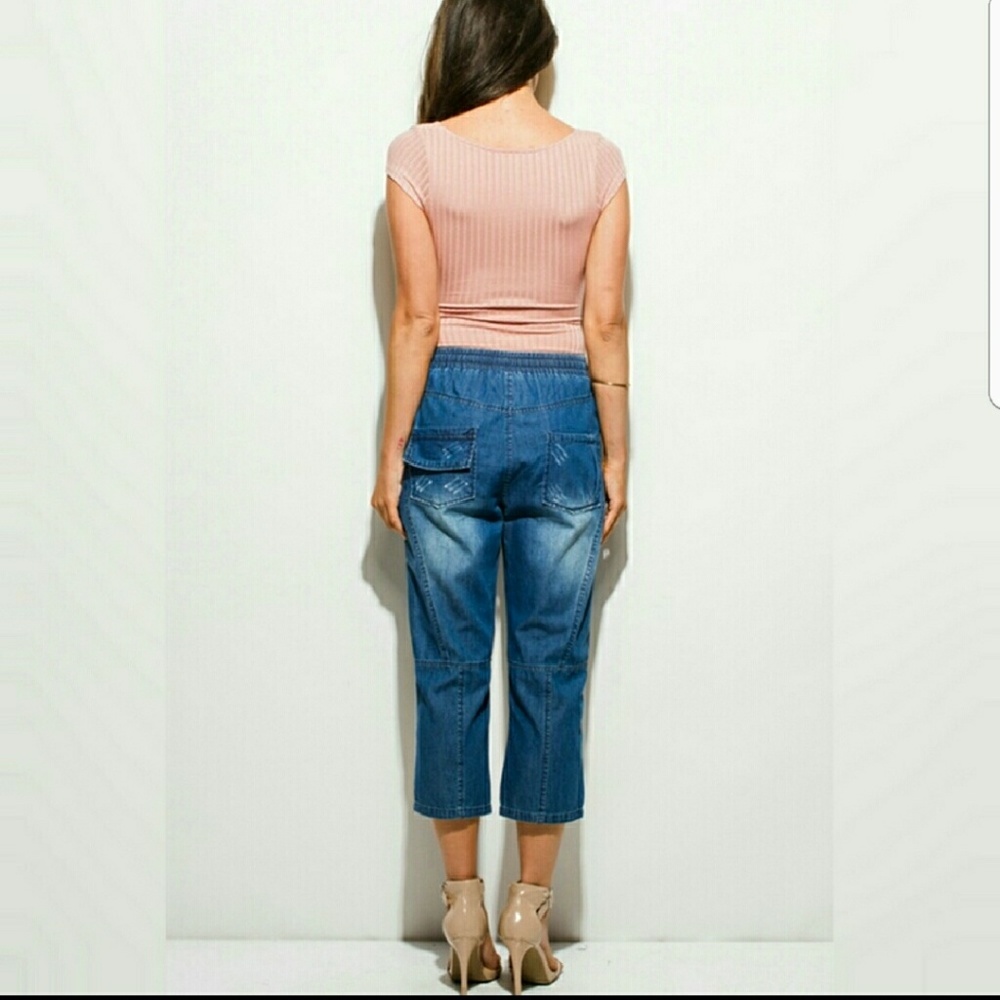 💗SALE 💗SOFT DISTRESSED DENIM CROPPED JEANS - Picture 3 of 4