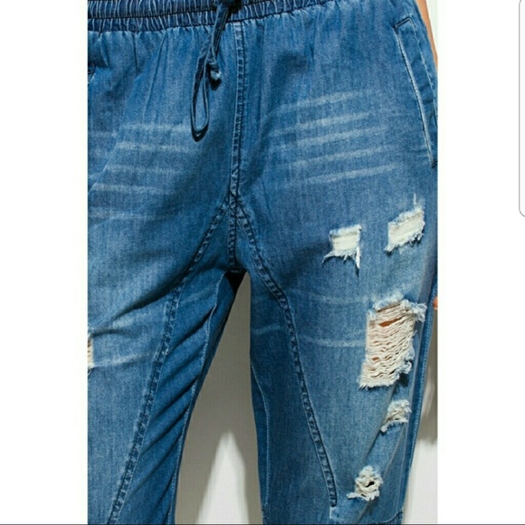 💗SALE 💗SOFT DISTRESSED DENIM CROPPED JEANS - Picture 4 of 4