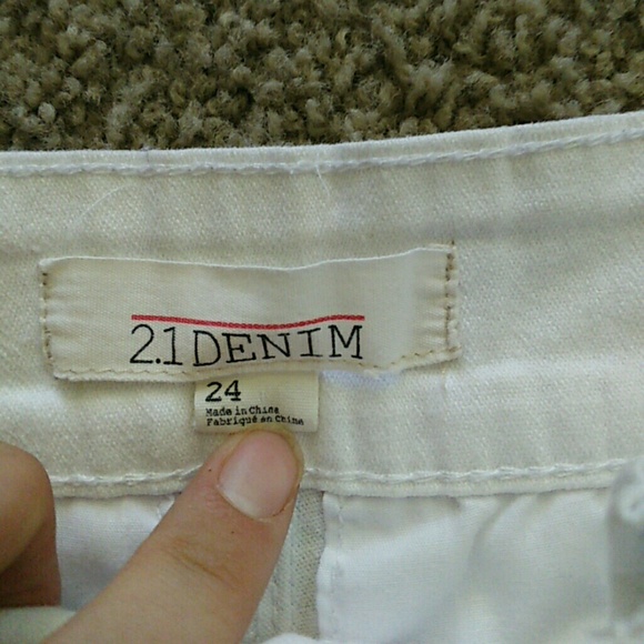 White shorts - Picture 3 of 3