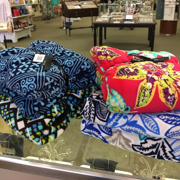 Vera Bradley Bedding Nwt Vera Bradley Throw Blankets Poshmark
