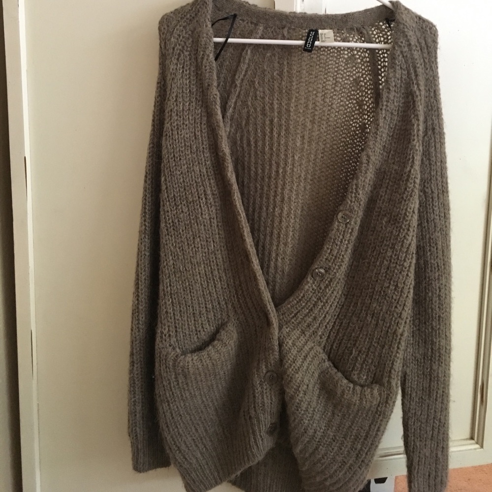 H&M cardigan. Taupe color with front pockets.