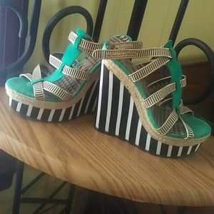 Jessica Simpson edge heels
