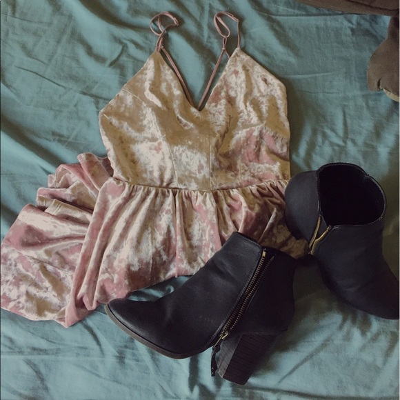 Black Heels - Picture 2 of 4