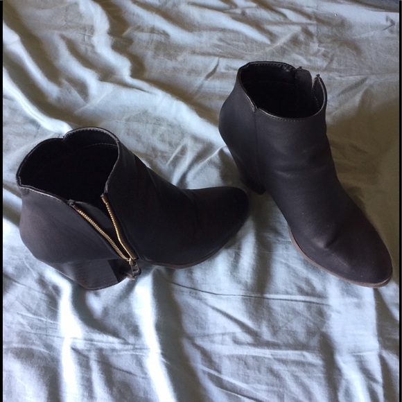 Black Heels - Picture 3 of 4