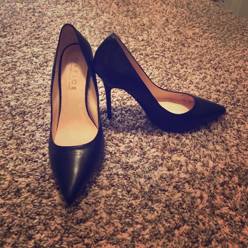 Sexy black pumps