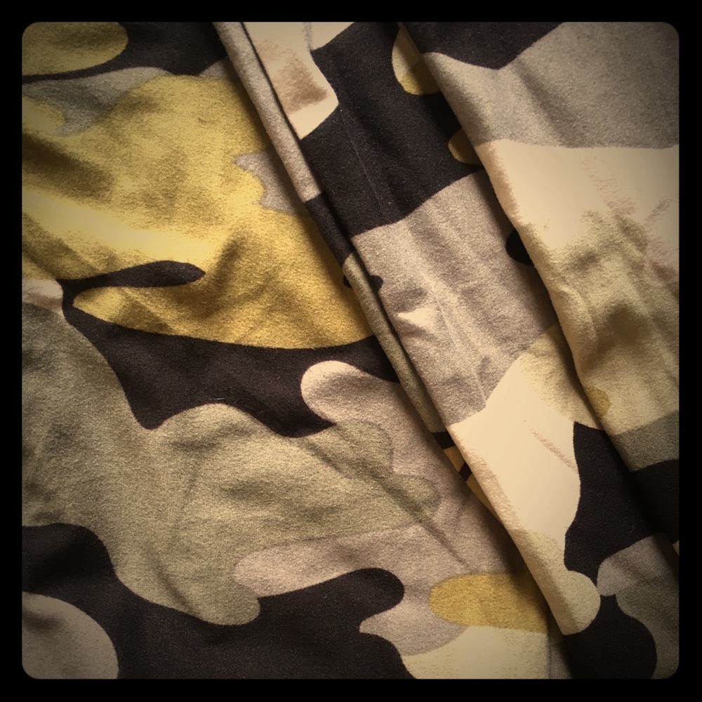 TC Lularoe Camo (green and black) Leggings