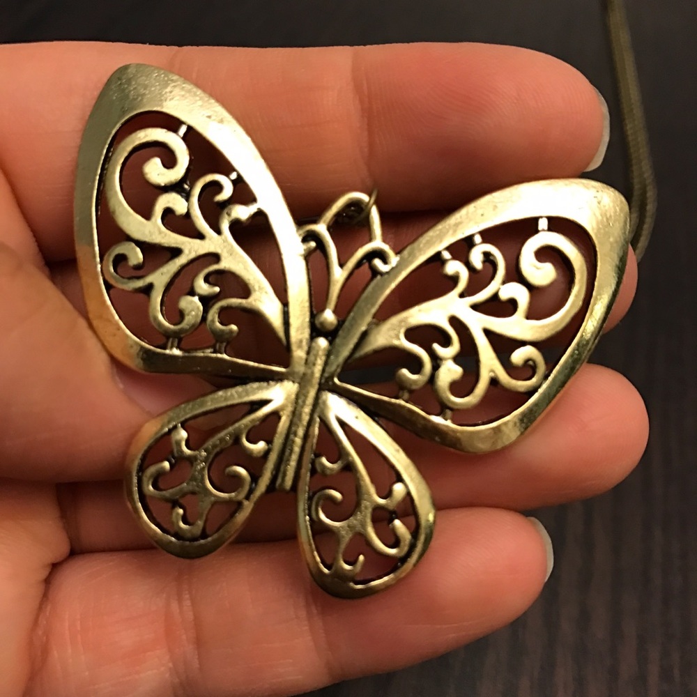 NEW!💙💎🦋BEAUTIFUL BUTTERFLY NECKLACE🦋💎💙GOLDEN - Picture 2 of 8