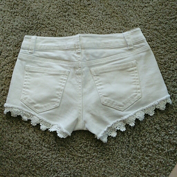 White shorts - Picture 2 of 3