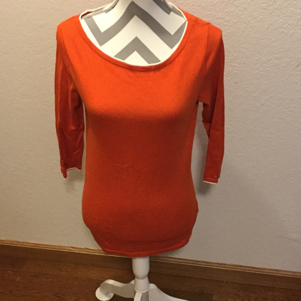 Tommy Hilfiger sweater size small.