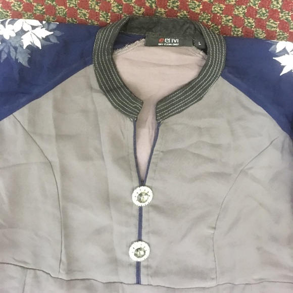 Traditional kurti - Picture 2 of 3