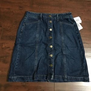 BRAND NEW mid-length front button skirt