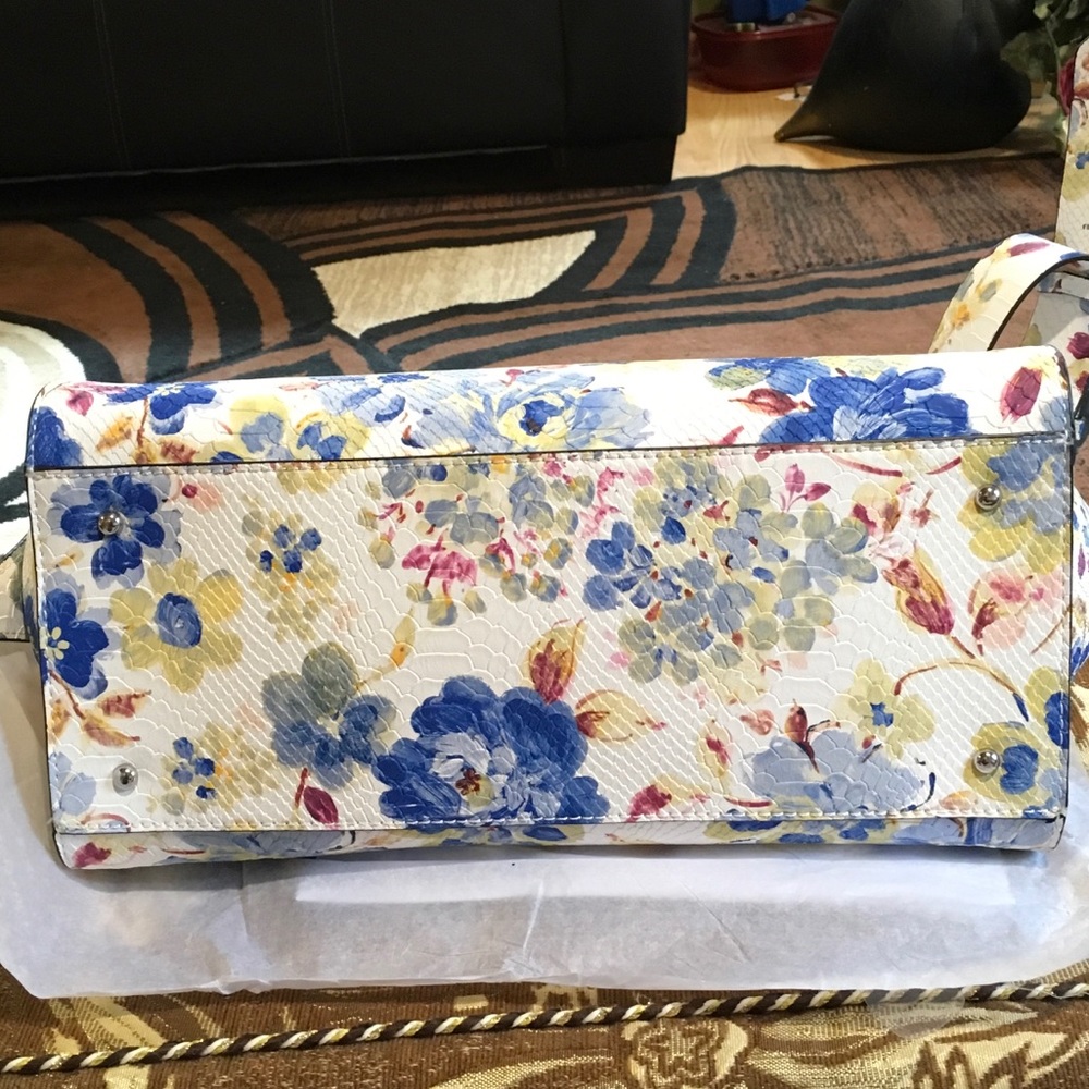 NWT Guess Floral Satchel/Crossbody - Picture 5 of 5