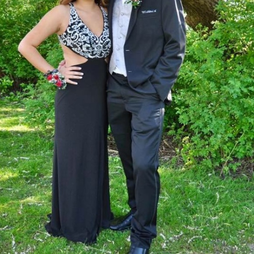 PROM DRESS - Picture 2 of 7