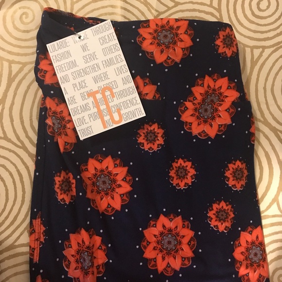 LuLaRoe NWT lularoe leggings TC navy blue w/orange flowers from Liz's