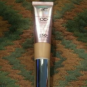 It Cosmetics CC+  Illuminating Foundation *Medium