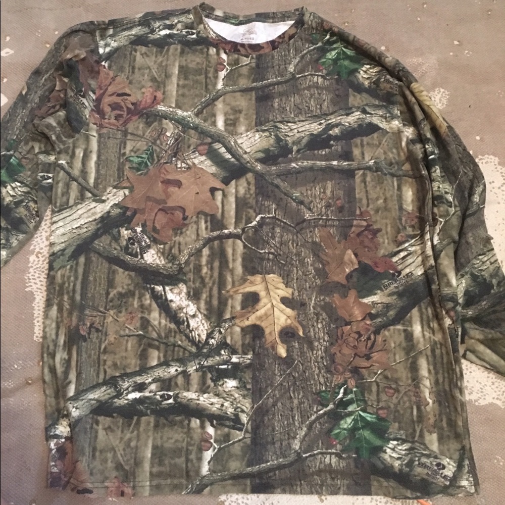 Bass Pro Shop XL long sleeve camouflage shirt.