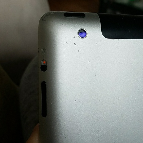 IPad 2 32GB + Wi-Fi AND Bluetooth keyboard - Picture 2 of 4