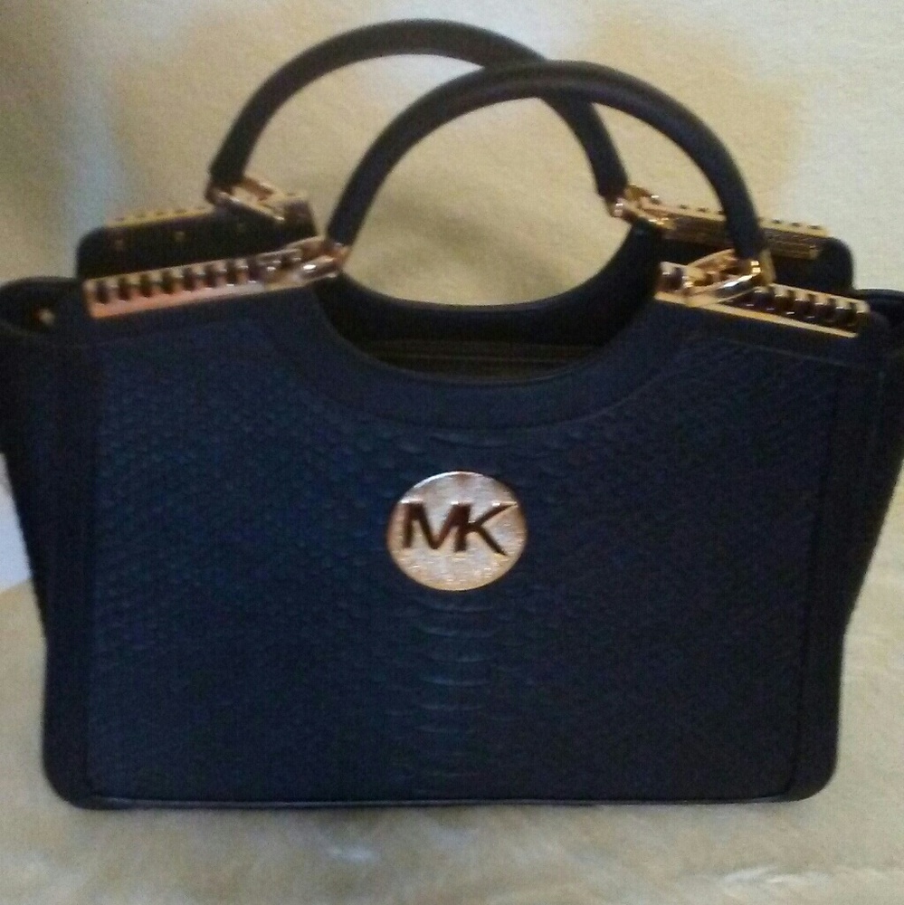 Beautiful Handbag - Picture 2 of 2