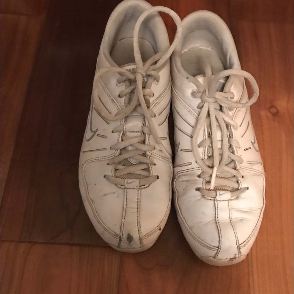 nike dance team/ cheer shoes MIXDOWN 2 SIZE 7