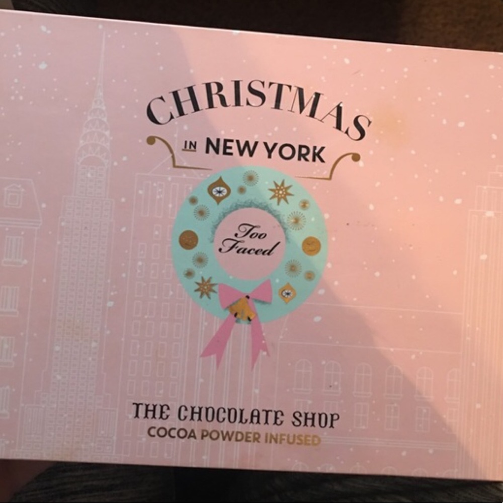 LE discontinued too faced Christmas in NY palette