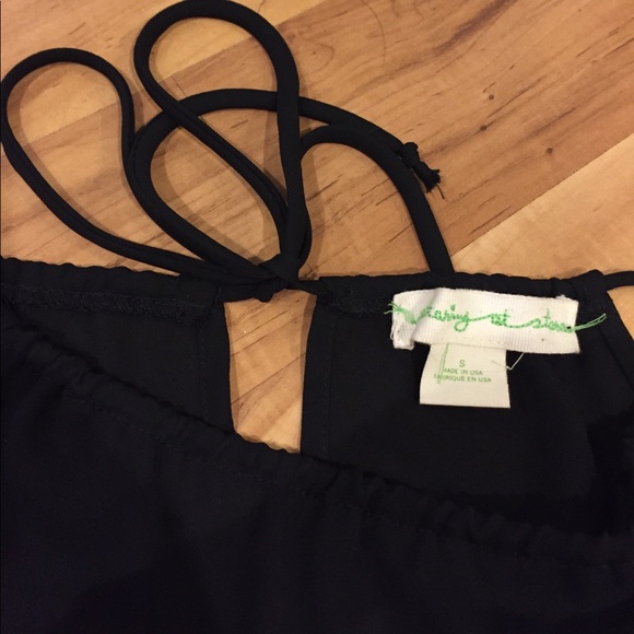 Cropped black tank with lace trim - Picture 2 of 3