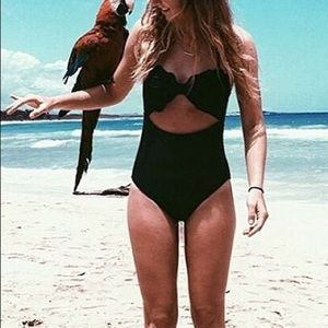 Cupshe Cut it to Shell One Piece