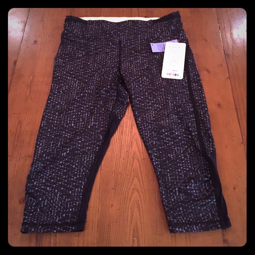 NWT Never worn Lululemon Crop pant with bag