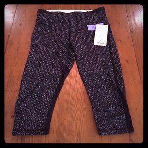 NWT Never worn Lululemon Crop pant with bag