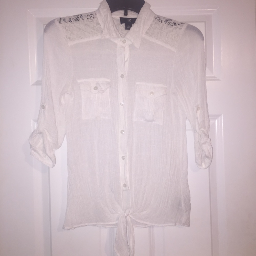 ❤️White Button Down Crotchet Detailed Blouse❤️