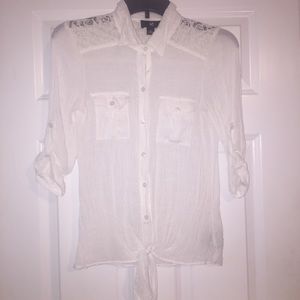 ❤️White Button Down Crotchet Detailed Blouse❤️