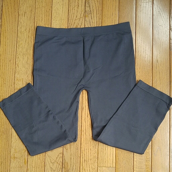 ♦ 3 for $15 Gray Capri Legging - Picture 3 of 8