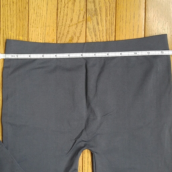 ♦ 3 for $15 Gray Capri Legging - Picture 4 of 8