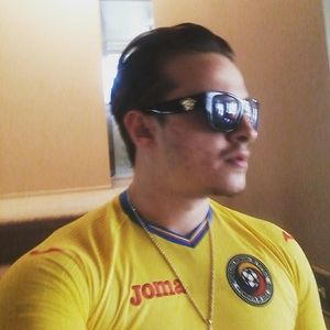 Meet your Posher, Niko