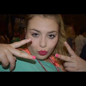 Meet your Posher, Caroline