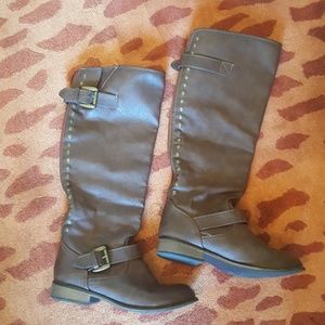 Brown harness zip boot