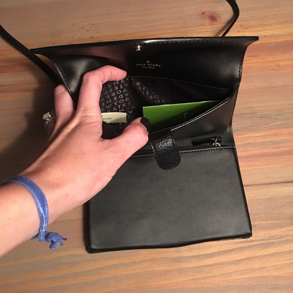 SOLD🎉2xHP🎉Gorgeous Kate Spade crossover bag - Picture 6 of 8
