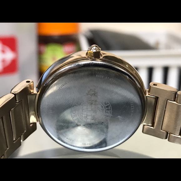Citizen eco drive  gold tone & ? quartz watch. main image 5
