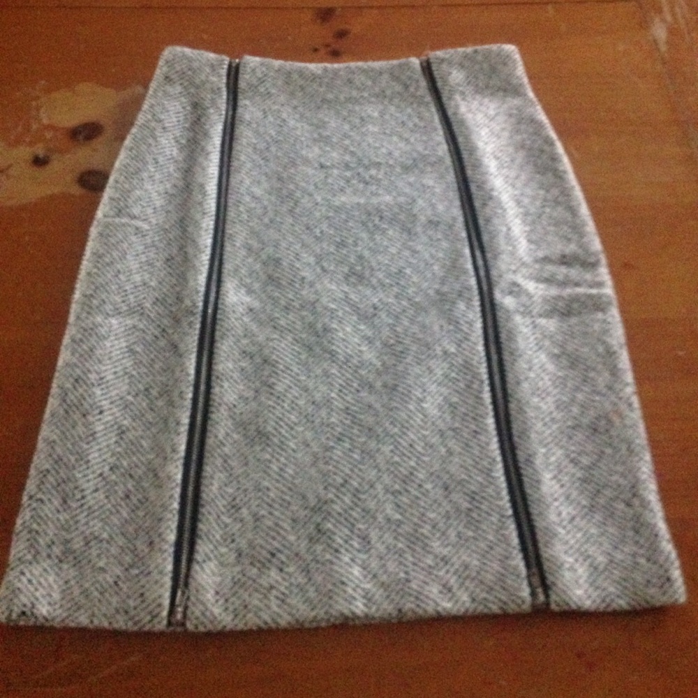 40% wool patterned pencil skirt- ADORABLE
