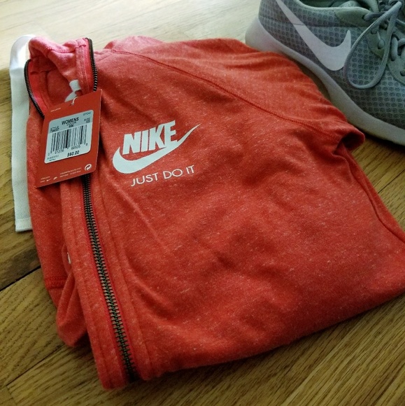 New Nike Jacket - Picture 2 of 8