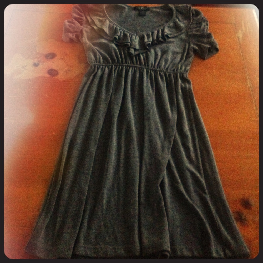 Gray ruffle front v neck dress, soft!!