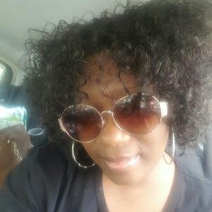 Meet your Posher, Candi