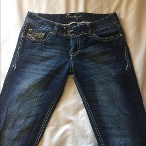 Skinny Blue Jeans, Lace embroidered back pockets