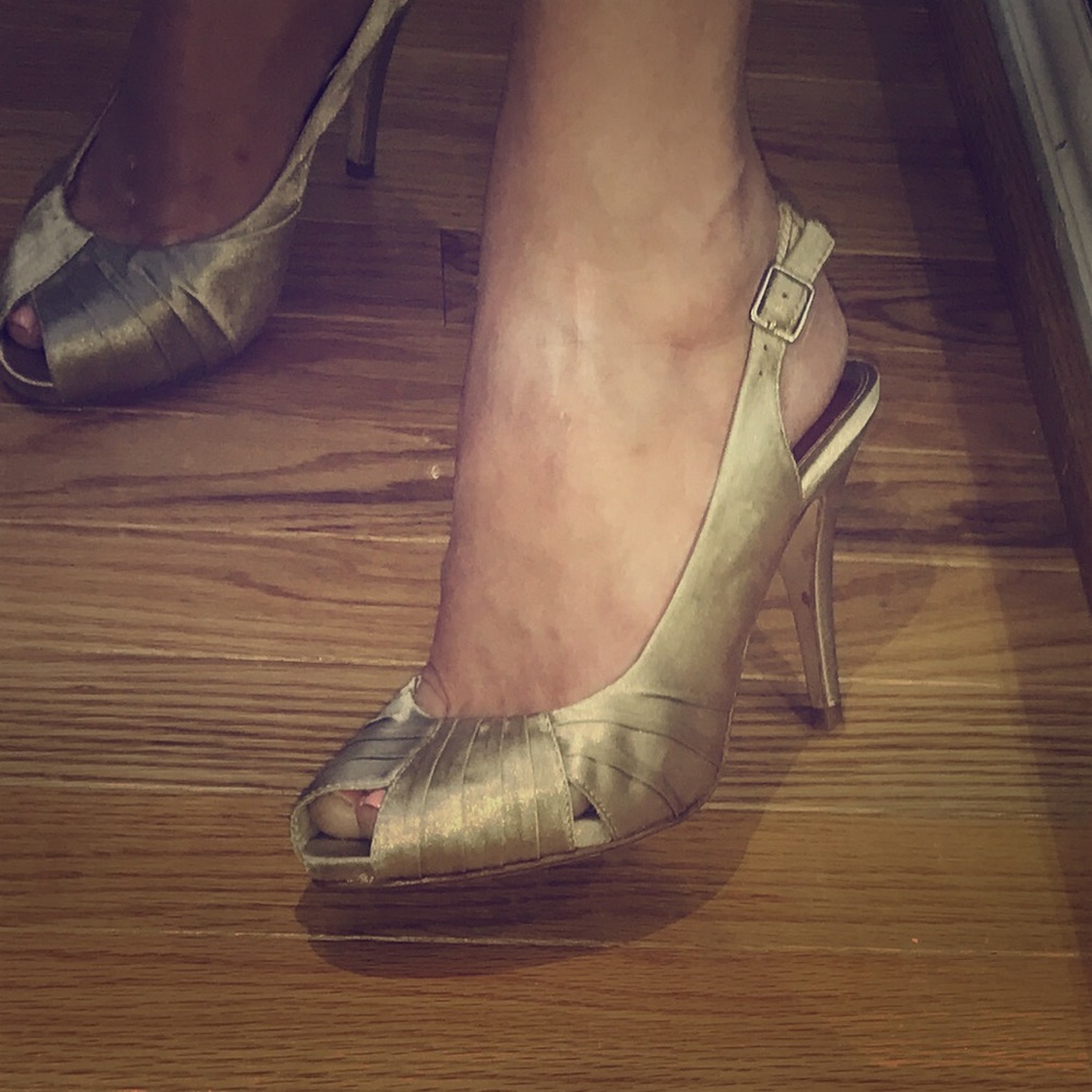 Glint  Peeptoe Champagne Silk  Kitten Heels  Sz 7