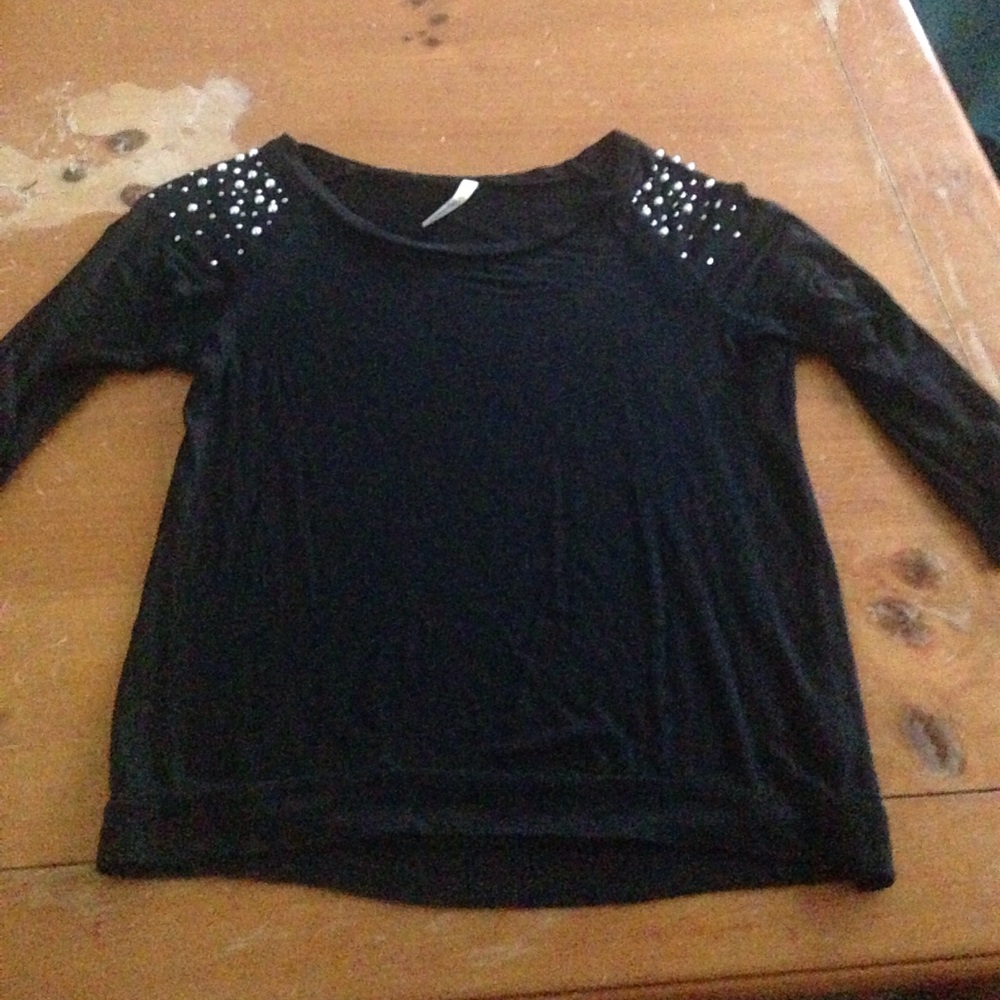 Black 3/4 sleeve soft tee- cute shoulder detail!